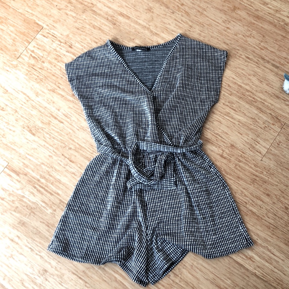 Caution to the wind dolman sleeve romper medium